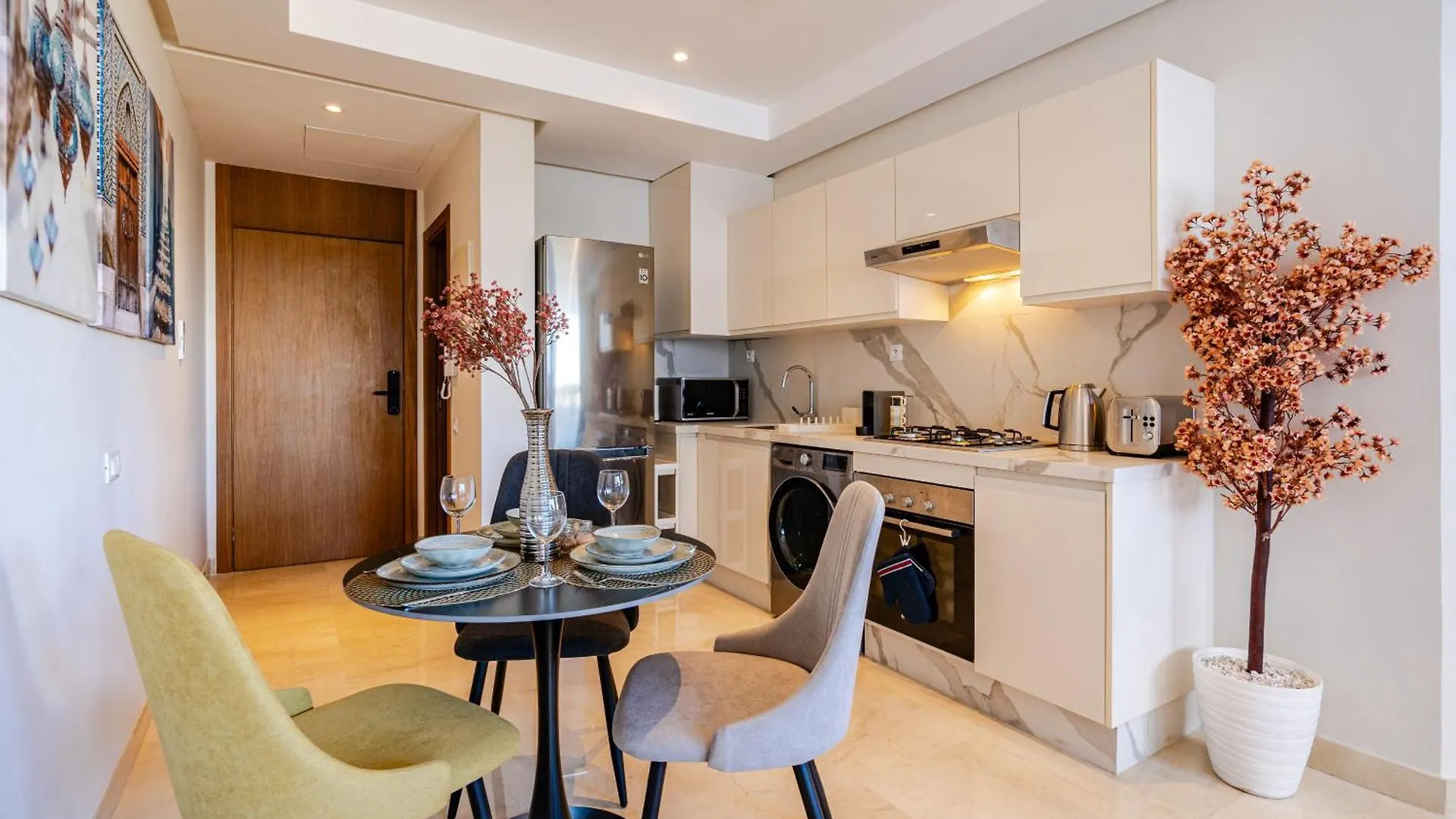 Emplacement Chic Lumineux & Central Pres Du Consulat Americain 2 Minutes De Twin Center Gauthier Casablanca Apartment